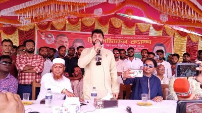 চাঁদপুরে ফ্রি মেডিক্যাল ক্যাম্পের উদ্বোধন অনুষ্ঠানে বক্তব্য দেন ইশরাক হোসেন