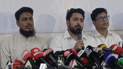 সংবাদ সম্মেলনে কথা বলছেন নাহিদ ইসলাম
