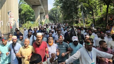 কালো পতাকা মিছিল করছেন শিক্ষকরা (ছবি: সংগৃহীত)