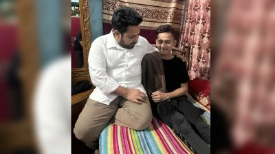 আতিকুলের বাসায় নাহিদ ইসলাম