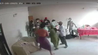 মোহাম্মদপুরে বাসায় ঢুকে লুটপাট।