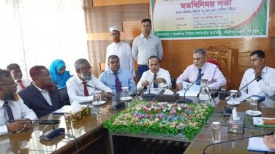 শনিবার সন্ধ্যায় বরিশাল সার্কিট হাউজ মিলনায়তনে মতবিনিময় সভায় বক্তব্য দেন প্রধান নির্বাচন কমিশনার (সিইসি) এ এম এম নাসির উদ্দীন