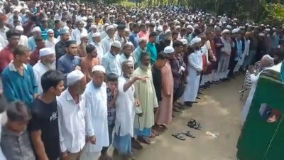 সন্দ্বীপে নিহতদের নামাজে জানাজায় বহু মানুষ অংশ নেন