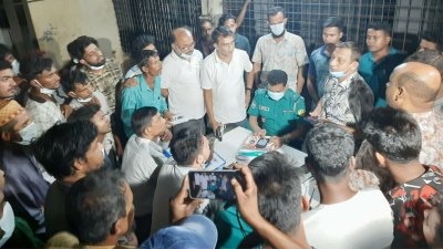 মরদেহ হস্তান্তর কার্যক্রম তদারকি করেন রূপনগর থানার পরিদর্শক (তদন্ত) মোখলেছুর রহমান