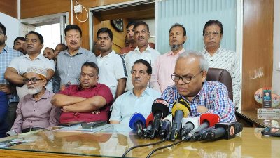 সংবাদ সন্মেলনে বিএনপির সিনিয়র যুগ্ম মহাসচিব অ্যাডভোকেট রুহুল কবির রিজভী/বাংলা ট্রিবিউন