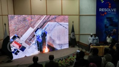 চীন থেকে এই স্যাটেলাইট উৎক্ষেপণ করা হয়েছে। ছবি: রয়টার্স