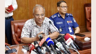 অনুষ্ঠানে বক্তব্য রাখছেন স্বরাষ্ট্র উপদেষ্টা লেফটেন্যান্ট জেনারেল (অব.) মো. জাহাঙ্গীর আলম চৌধুরী