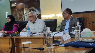 বক্তব্য দিচ্ছেন উপদেষ্টা ড. ফাওজুল কবির খান