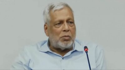 বিদ্যুৎ, জ্বালানি ও খনিজ সম্পদ উপদেষ্টা মুহাম্মদ ফাওজুল কবির খান (ফাইল ছবি)