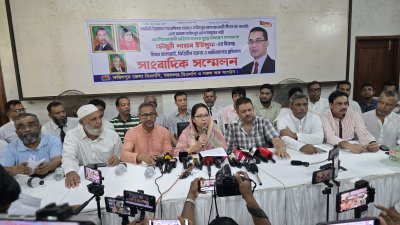 সংবাদ সম্মেলনে বক্তব্য দিচ্ছেন নায়াব ইউসুফ