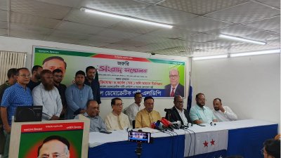 মগবাজারে দলের কেন্দ্রীয় কার্যালয়ে অনুষ্ঠিত সংবাদ সম্মেলনে এলডিপির প্রেসিডেন্ট অলি আহমদ বীর বিক্রম/বাংলা ট্রিবিউন