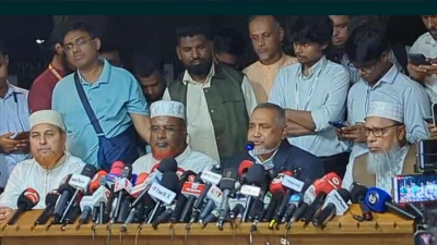 বৈঠক শেষে সাংবাদিকদের সঙ্গে কথা বলছেন ডা. সৈয়দ আব্দুল্লাহ মো. তাহের