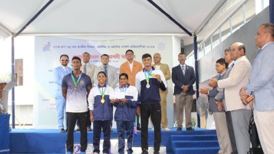 পদকপ্রাপ্তদের ছবি।