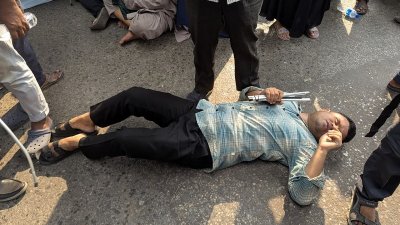আন্দোলনকারীরা শাহবাগে তিন ঘণ্টাব্যাপী অবস্থান কর্মসূচি পালন করেন/ঢাকা ট্রিবিউন
