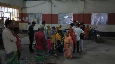 হাসপাতালে নিহতের স্বজনদের আহাজারি