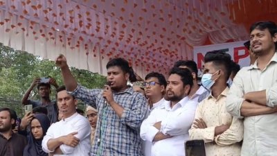 কথা বলছেন হাসনাত আবদুল্লাহ (ফাইল ছবি)
