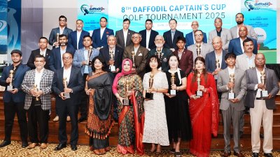 ড্যাফোডিল ক্যাপ্টেন’স কাপ গলফ্ র্টুনামেন্টের বিজয়ী ও অতিথিরা।