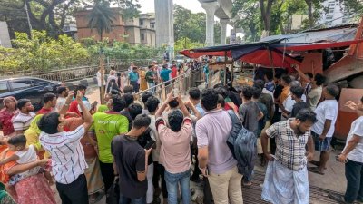 ফার্মগেট মেট্রো স্টেশনসংলগ্ন বাংলাদেশ কৃষিবিদ ইনস্টিটিউটের সামনে এ ঘটনা ঘটে