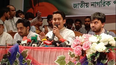 সভায় বক্তব্য দিচ্ছেন এনসিপির উত্তরাঞ্চলের মুখ্য সংগঠক সারজিস আলম
