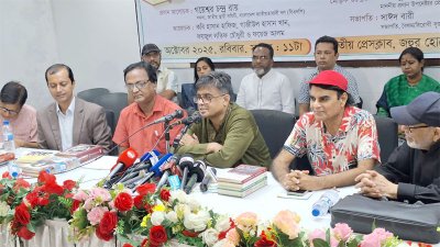 অনুষ্ঠানে বক্তব্য রাখছেন প্রধান উপদেষ্টার প্রেস সচিব শফিকুল আলম