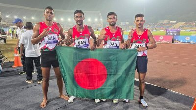 পুরুষ বিভাগে দৌড়েছেন মাসুদ রানা, তারেক, নাজিমুল হোসেন রনি ও লুসাদ ইসলাম/বাংলা ট্রিবিউন