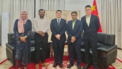 রাষ্ট্রদূতের সরকারি বাসভবনে এ বৈঠক অনুষ্ঠিত হয়