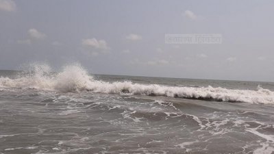 গভীর নিম্নচাপ ঘূর্ণিঝড়ে পরিণত, বন্দরে ২ নম্বর হুঁশিয়ারি সংকেত
