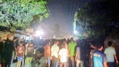 রাতে ড্যাফোডিল ও সিটি ইউনিভার্সিটির শিক্ষার্থীদের মধ্যে সংঘর্ষ শুর হয়