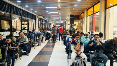 দেশে ফেরা বাংলাদেশিরা