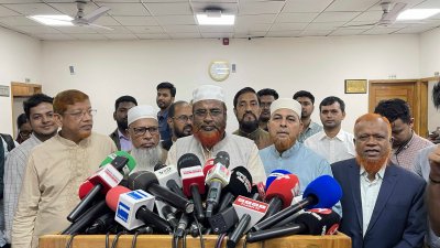 সাংবাদিকদের ব্রিফ করেন জামায়াতে ইসলামীর সেক্রেটারি জেনারেল মিয়া গোলাম পরওয়ার