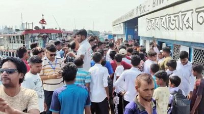 আন্দোলনকারীরা মেঘনা নদীর ভৈরববাজার লঞ্চঘাট ও কার্গোঘাটে অবস্থান নেন