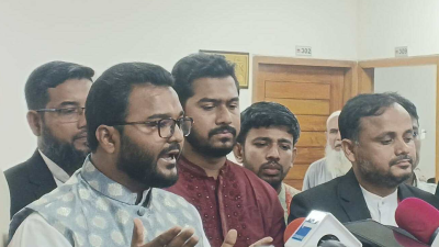 বৈঠক শেষে ব্রিফিং করছেন গণঅধিকার পরিষদের সহ-সভাপতি ফারুক হাসান