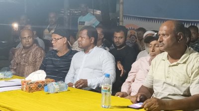 দলীয় সভায় বক্তব্য দেন বাগেরহাট সদর উপজেলা বিএনপির সভাপতি সৈয়দ নাসির আহমেদ মালেক