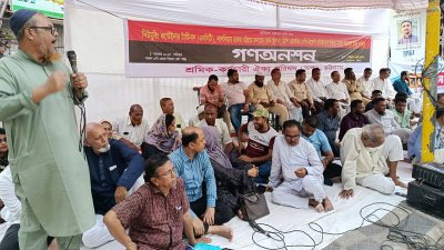 গণঅনশন কর্মসূচি পালন করছে শ্রমিক-কর্মচারী ঐক্য পরিষদ (স্কপ)