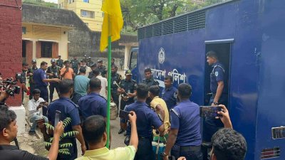 শনিবার ২৮ বন্দিকে হস্তান্তরের মাধ্যমে ফেনী কারাগার-২-এর আনুষ্ঠানিক কার্যক্রম শুরু হয়েছে