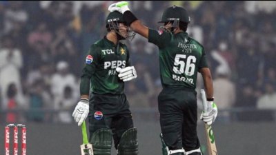 জয় নিয়ে মাঠ ছাড়েন সাইম ও বাবর।