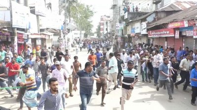 ভোলায় বিএনপি ও বাংলাদেশ জাতীয় পার্টির (বিজেপি-আন্দালিভ রহমান পার্থ) সমর্থকদের মধ্যে ব্যাপক সংঘর্ষ