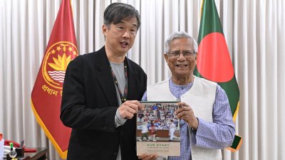 প্রধান উপদেষ্টা মুহাম্মদ ইউনূসের সঙ্গে বৈঠক করেন ক্যানসার বিশেষজ্ঞ অধ্যাপক তোহ হান চং, ছবি: প্রেস উইং