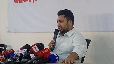 কথা বলছেন নাহিদ ইসলাম