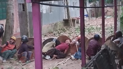 দুই গ্রামবাসীর সংঘর্ষ