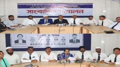 খুলনা বারের নির্বাচন স্থগিত হওয়ার প্রতিবাদে রবিবার বিকালে প্রতিদ্বন্দ্বী দুই প্যানেলের প্রার্থীরা খুলনা প্রেসক্লাবে সংবাদ সম্মেলন করেছেন