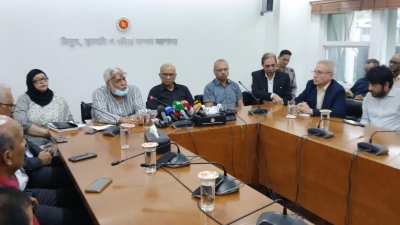 সভায় বক্তব্য রাখছেন জ্বালানি উপদেষ্টা  মুহাম্মদ ফাওজুল কবির খান