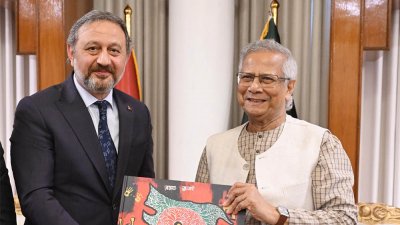 প্রধান উপদেষ্টা মুহাম্মদ ইউনূসের সঙ্গে সাক্ষাৎ করেন তুরস্কের পার্লামেন্টের সদস্য ও তুরস্ক-বাংলাদেশ পার্লামেন্টারি ফ্রেন্ডশিপ গ্রুপের চেয়ারপারসন মেহমেত আকিফ ইলমাজ