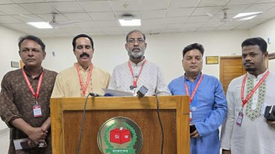 সাংবাদিকদের ব্রিফিং করেন মোস্তাফিজুর রহমান ইরান