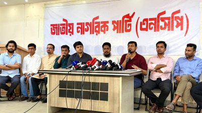 বাংলামোটরে দলের অস্থায়ী কার্যালয়ে সমসাময়িক রাজনৈতিক পরিস্থিতি নিয়ে সাংবাদিকদের ব্রিফিং করছেন নাসীরুদ্দীন পাটওয়ারী/বাংলা ট্রিবিউন