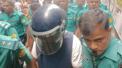 পুলিশের হেফাজতে সেলিম প্রধান