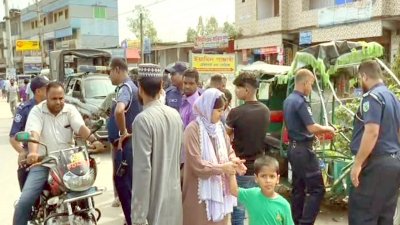 টাঙ্গাইলের মির্জাপুরে যাত্রীবাহী বাসের চাপায় অটোরিকশাচালক ও যাত্রী নিহত হয়েছেন