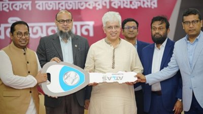 শিল্প উপদেষ্টা আদিলুর রহমান খান বাজারজাত কার্যক্রম উদ্বোধন করেন