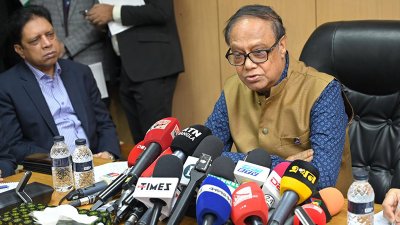 কথা বলছেন বাংলাদেশ ব্যাংকের গভর্নর আহসান এইচ মনসুর