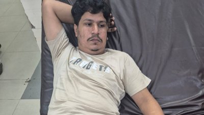 হাসপাতালে গুলিবিদ্ধ একজন